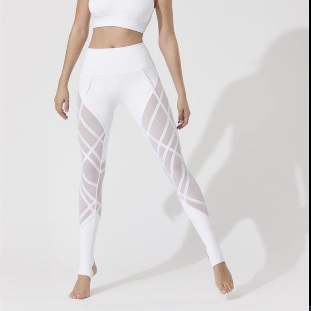 Alo Yoga High-Waist Wrapped Stirrup Legging - M
